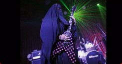 Burka heavy metal kitaristi 2015