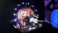 Foo Fighters Throne 2016