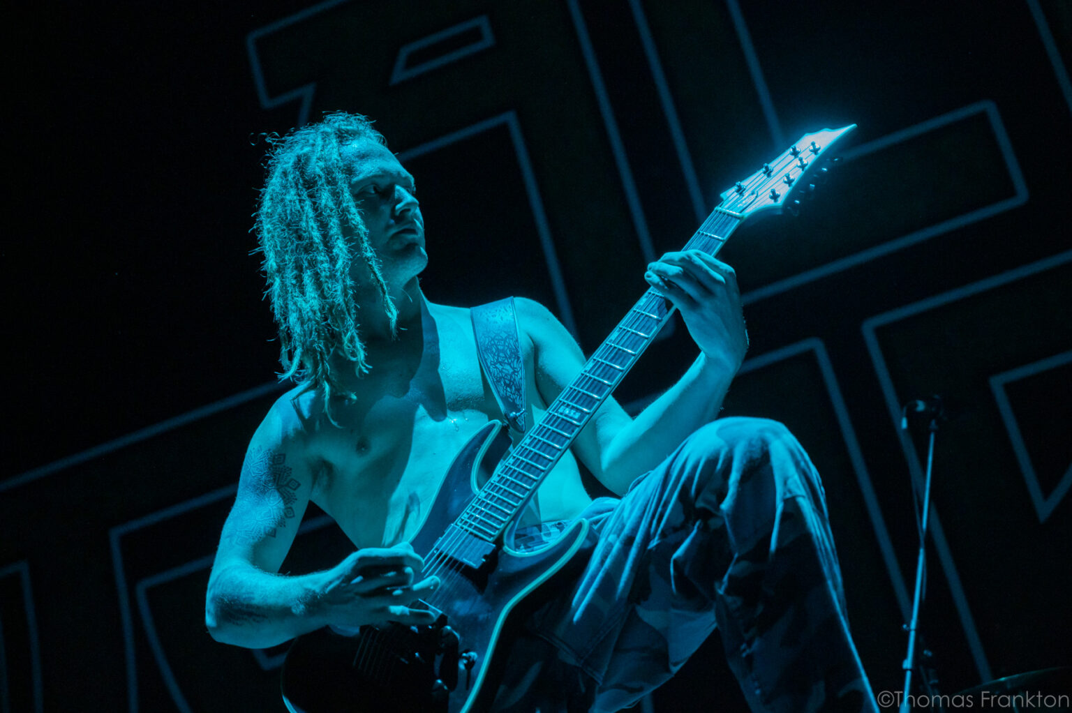 Alien Weaponry julkaisi musiikkivideon kappaleelleen "Down The Rabbit ...