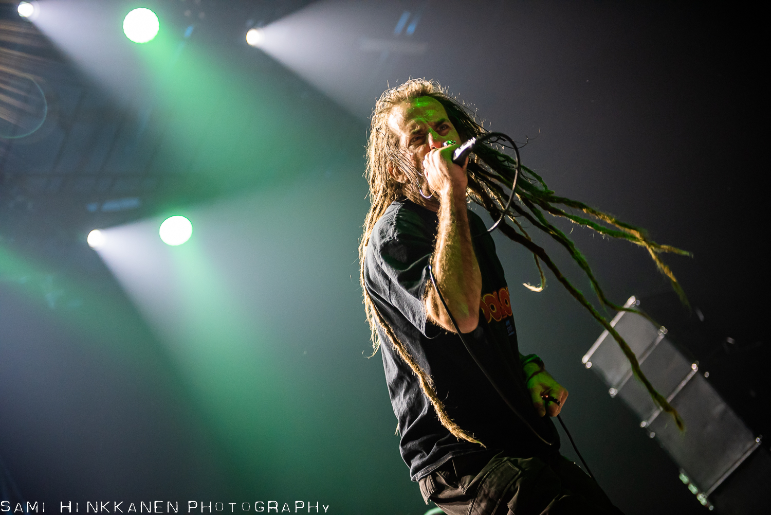 Lamb of Godin Randy Blythe keskeytti konsertin auttaakseen ...