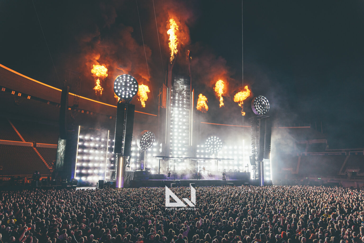 Rammstein julkaisee ”XXXIII”-keräilyboksin: kaikki 33 singleä ...