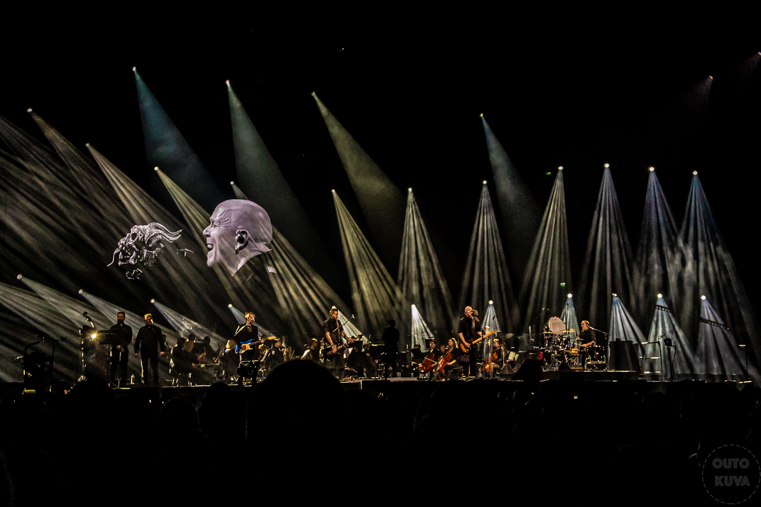 apulanta-ja-sinfonia-lahti-j-rjestiv-t-huikean-spektaakkelin-tampereen